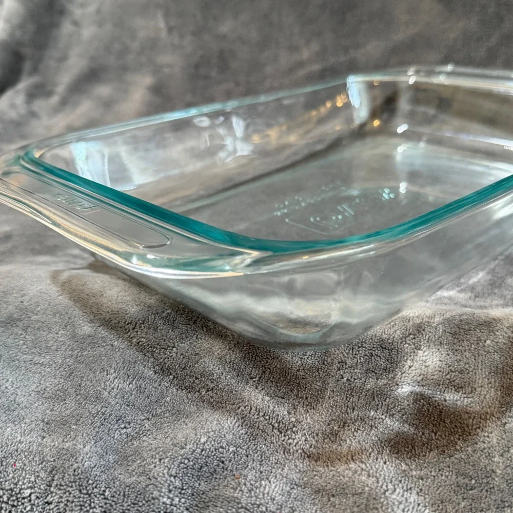 VTG Pyrex 3 Quart Clear Glass Oblong Baking Dish 9x13 2233 USA Made Easy Grip